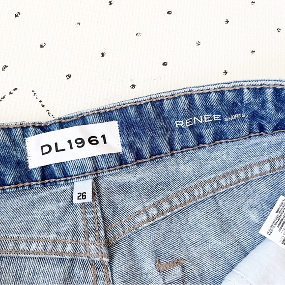 DL1961 Renee Shorts Medium Wash Raw Hem Distressing Cotton - NEW - Size 26 - Picture 5 of 8